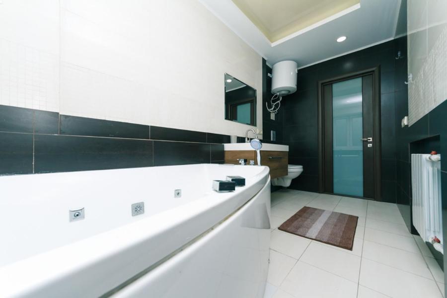 קייב Hotrent Pechersk Lesy 20/22 מראה חיצוני תמונה